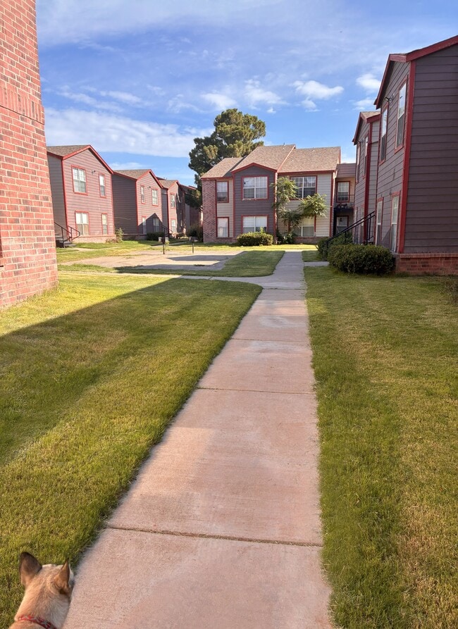 Building Photo - 1200 E Broadway St