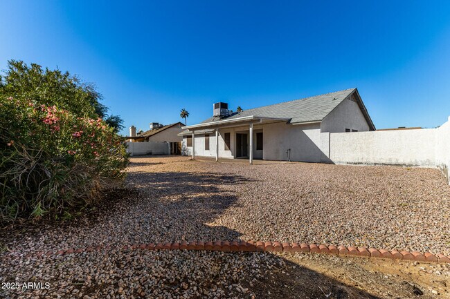 Building Photo - 3623 W Fairview Ln