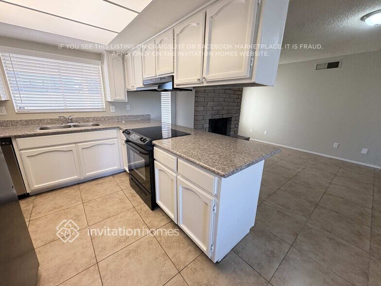 Building Photo - 2835 S Standage