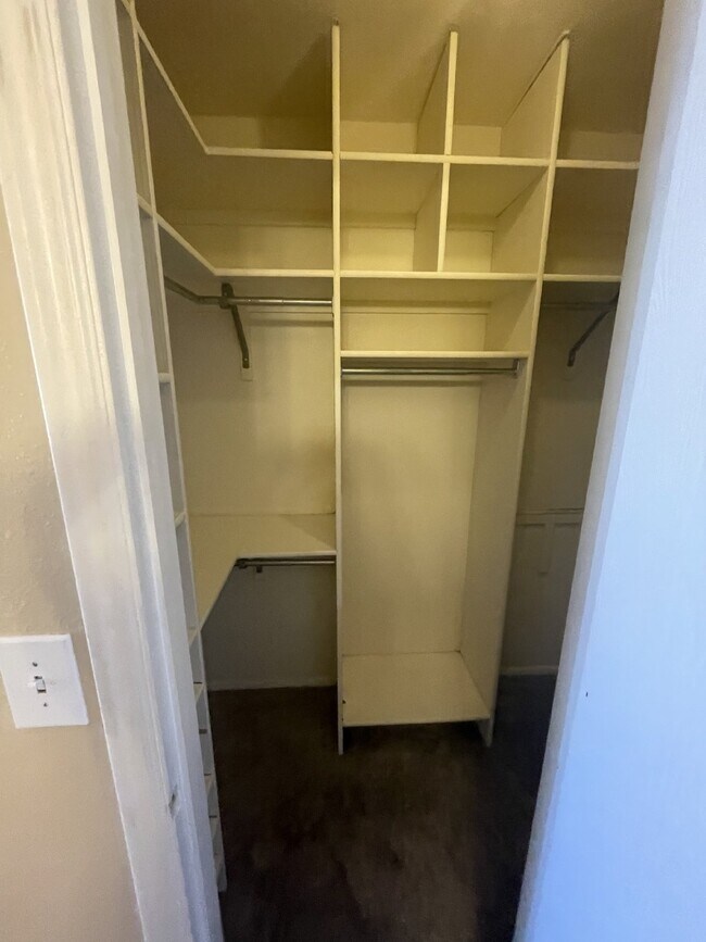 Building Photo - Spacious 6-Bed Oasis with Finished Basement & Cozy Fireplace.