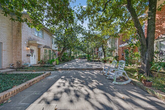 Building Photo - 5530 Holly St