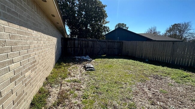 Building Photo - 8607 Knoll Forest Dr
