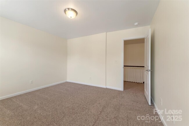 Building Photo - 1818 Fleetwood Dr