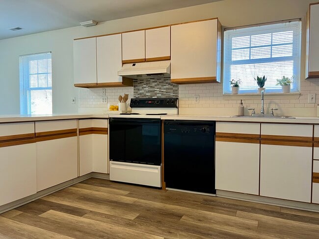 Building Photo - 8708 Macomb St