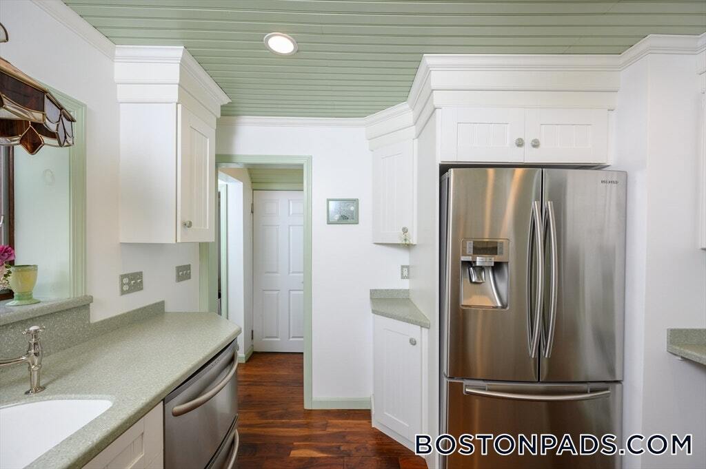 Building Photo - 62 Lawn Ave