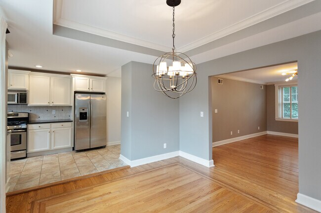 Building Photo - 1601 Spring Dr