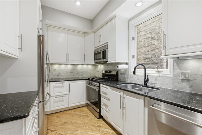 Building Photo - 2140 N Winchester Ave