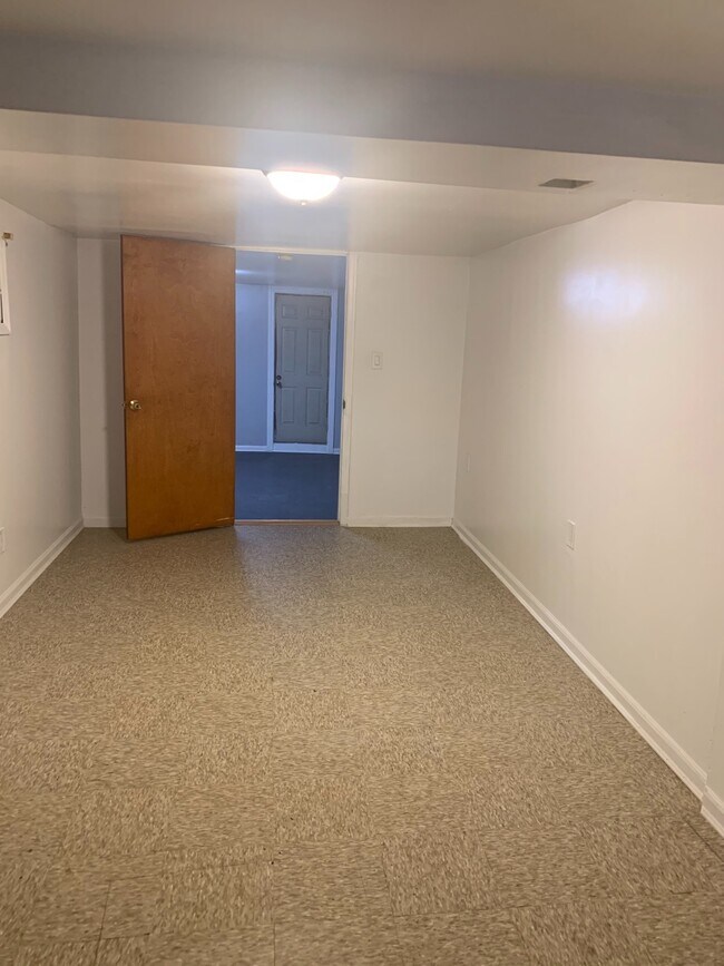 Building Photo - 35 E 53rd St