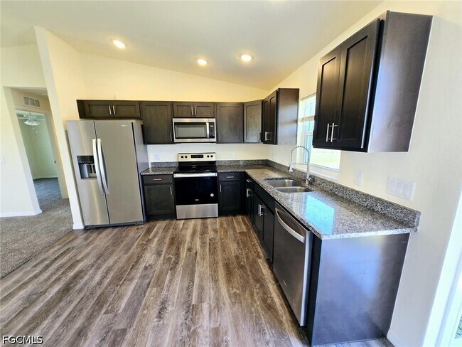 Building Photo - 1117 Solar Ct