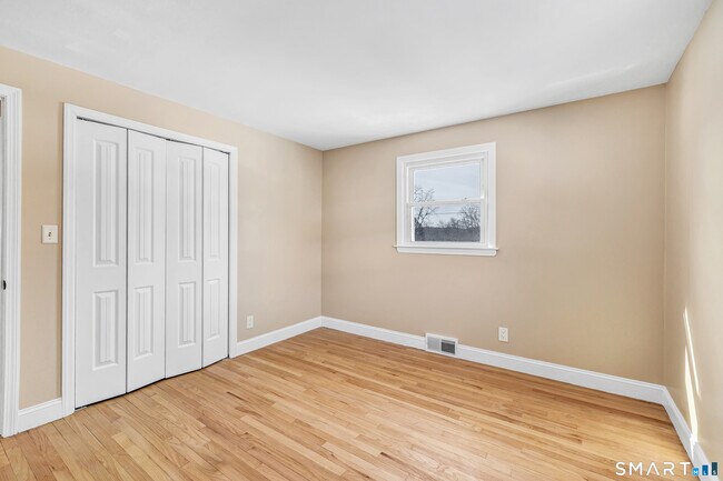 Building Photo - 139 Walnut Tree Hill Rd