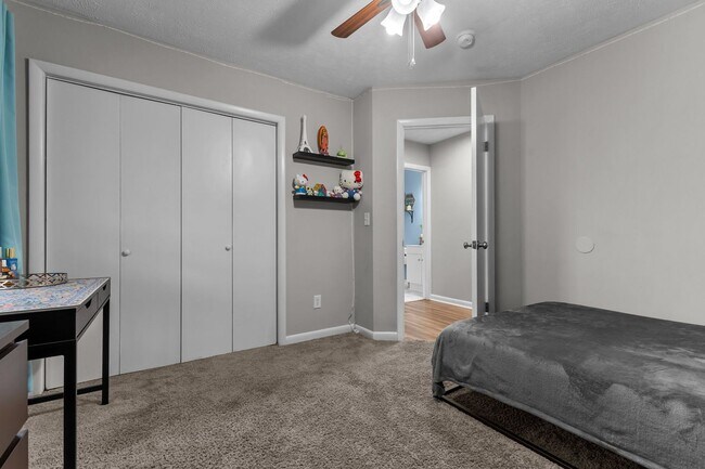 Building Photo - Updated 3 Bed, 2 Bath Home with Fenced Yard
