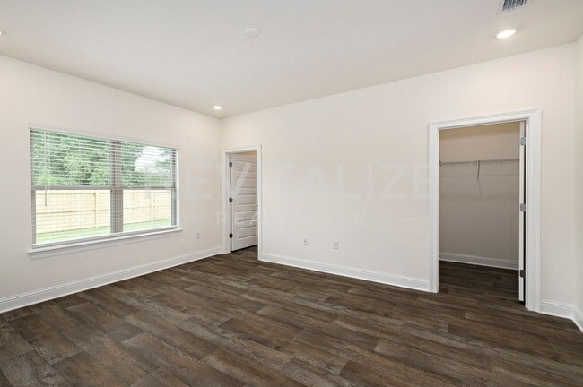 Building Photo - 13330 Shea Cir