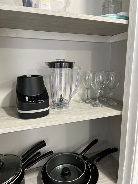 Building Photo - 444 Oneida St