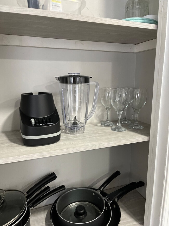 Building Photo - 444 Oneida St