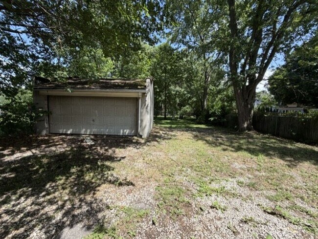 Building Photo - 653 Sherman St