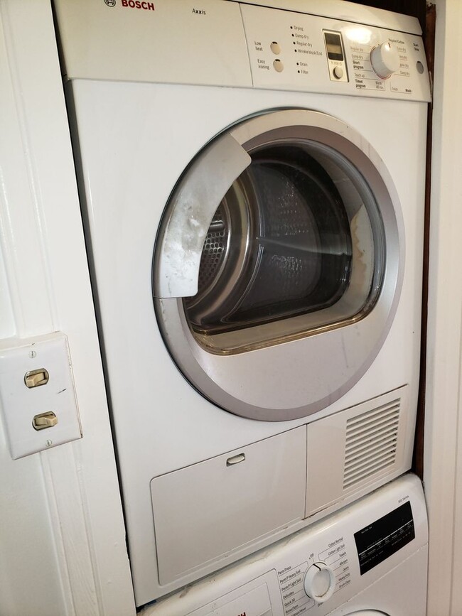 Building Photo - L750ach (REOM)