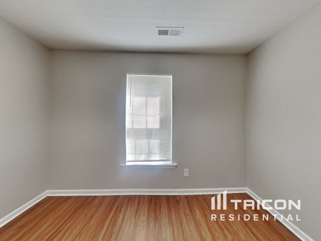 Building Photo - 1802 Bellwick Dr