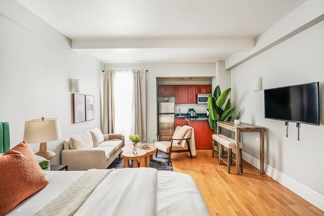 Building Photo - 240 W 73rd St