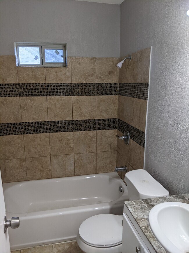 Building Photo - 9909 La Prada Dr