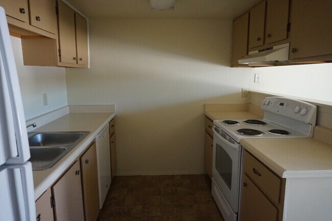 Building Photo - Charming 2 bed 1.5 bath Phoenix townhouse