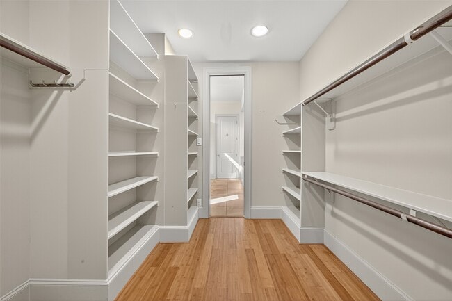 Building Photo - 931 W 23rd St