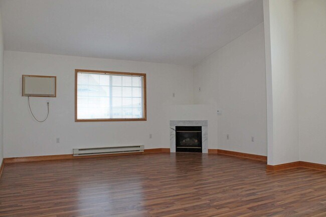 Building Photo - Two Bedroom Townhouse with Private Entrance, Private Garage and Washer & Dryer