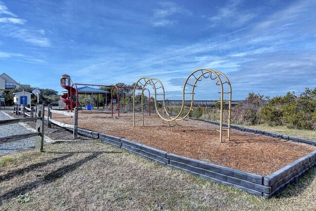 Building Photo - OFF SEASON RENTAL- Turtle Cove Community