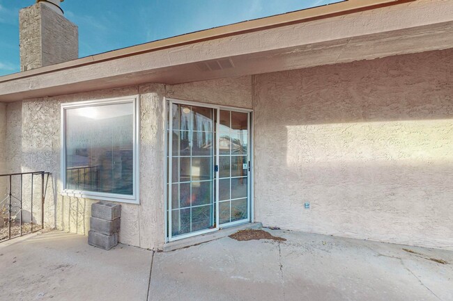 Building Photo - Charming 3 bedroom 2 bath home in Northeas...