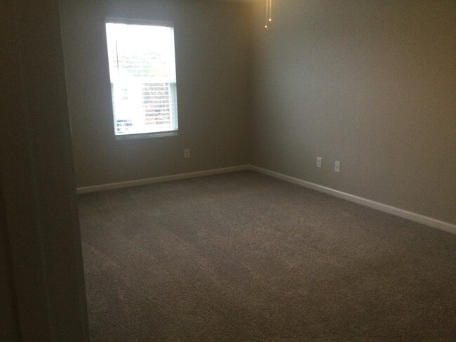 Building Photo - 135 Mountain Crest Dr
