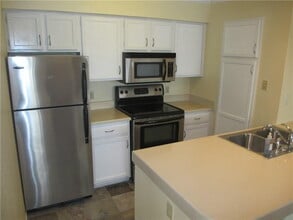 Building Photo - 8888 Tallwood Dr