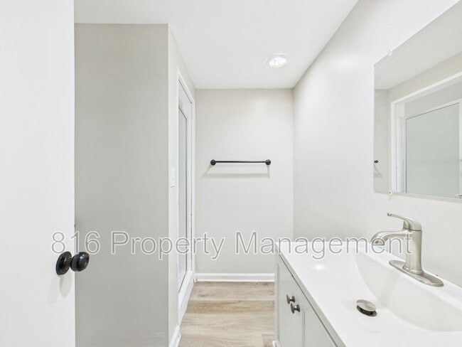 Building Photo - 3233 Shady Bend Dr