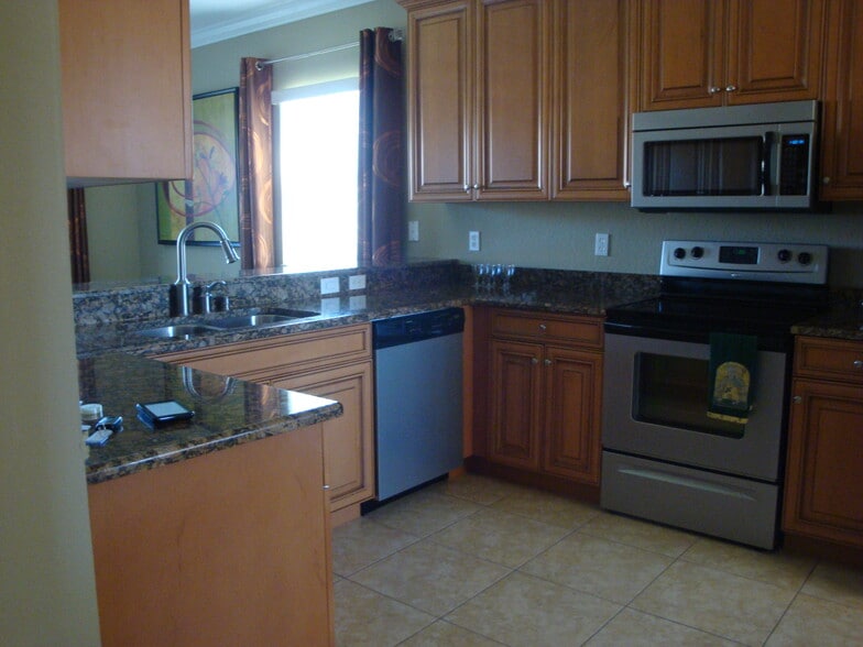 Building Photo - 1250 Clove Dr