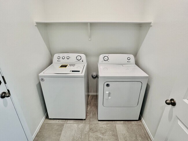 Building Photo - 1131 W Chimes Tower Dr