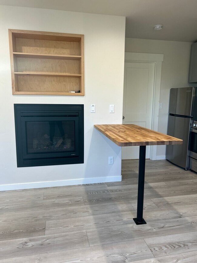 Building Photo - 1079 NW Quincy Ave