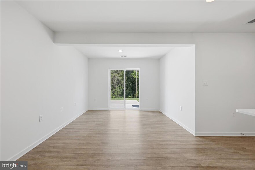 Building Photo - 658 Thumper Dr