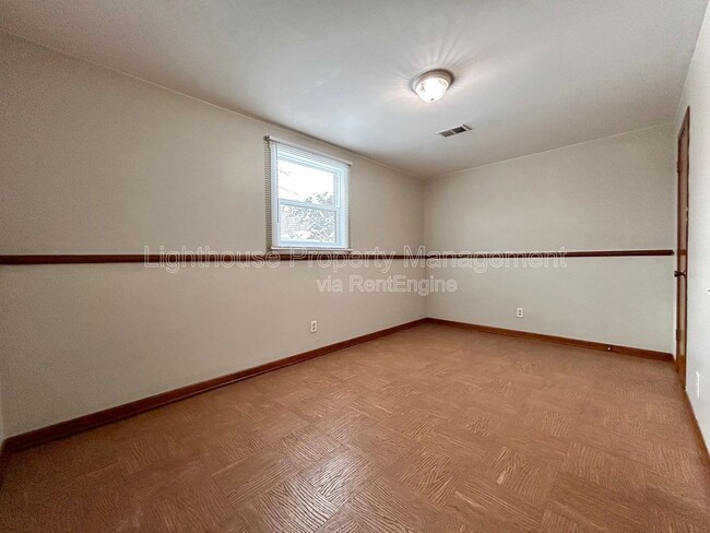 Building Photo - 2728 Vassar Dr SE