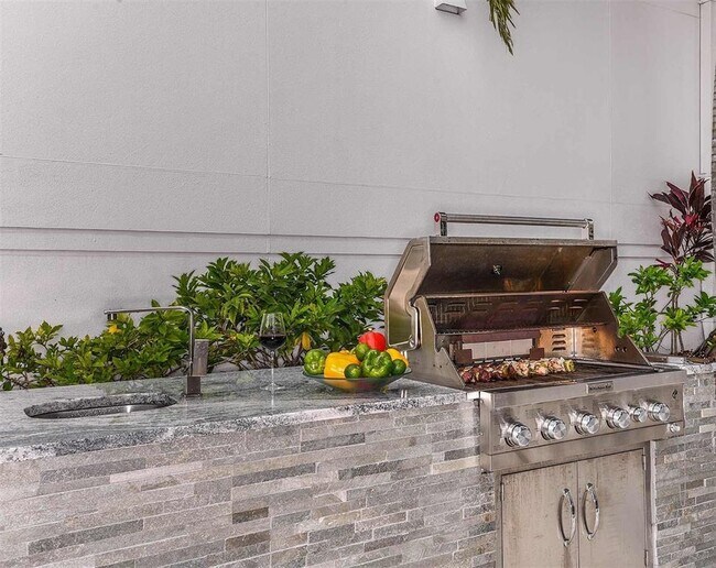 Building Photo - 413 E Pine St