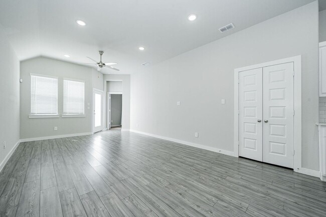 Building Photo - Stylish, Bright & Energy-Smart Living in R...