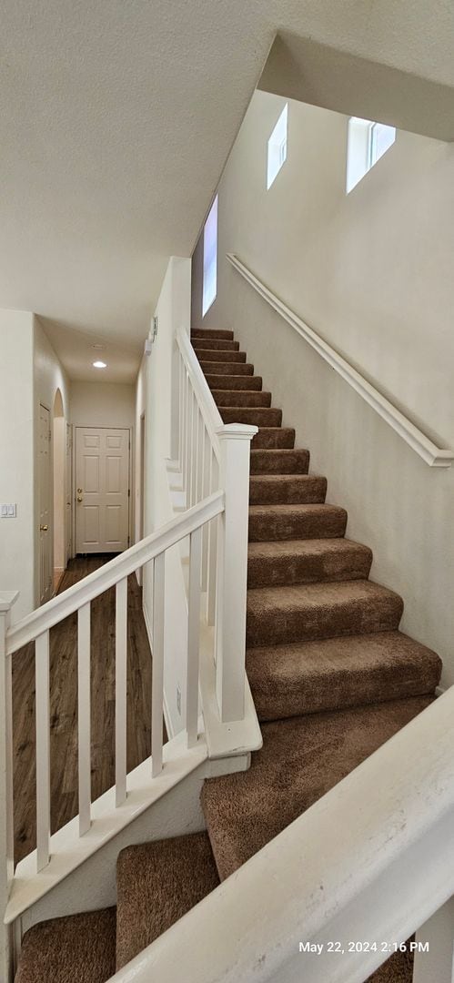 Building Photo - Autumn Glenn Large Two Story Home Near Sho...