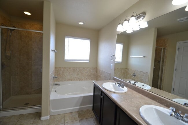 Building Photo - Beautiful Home Near Woodmen & Black Forest