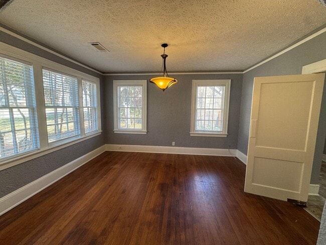 Building Photo - Lovely Cloverdale Idlewild Home