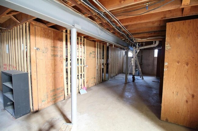 Building Photo - 6020 Metcalf Ln