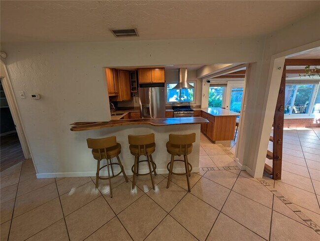 Building Photo - 140 N Briggs Ave