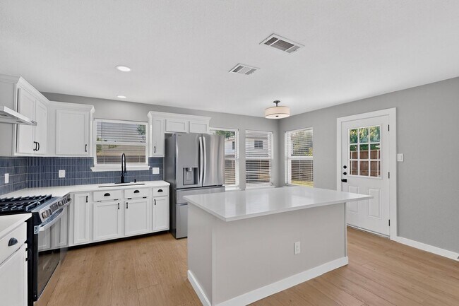Building Photo - 1410 Thistle Cir