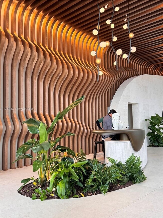 Building Photo - 700 NE 24th St