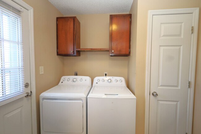 Building Photo - 3911 Nicole Ln