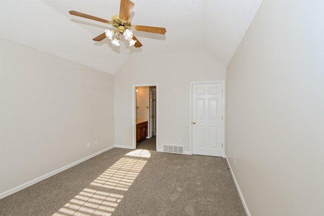 Building Photo - 9720 Lakeland Hills Cove