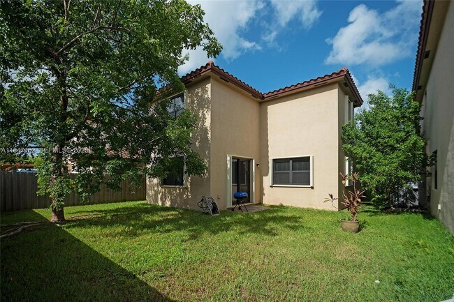 Building Photo - 532 SE 34th Terrace