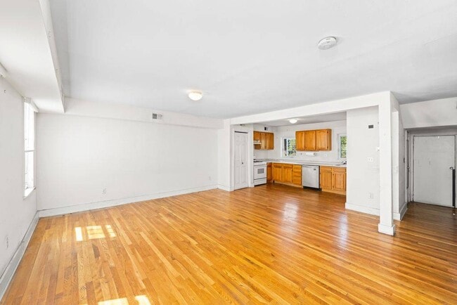 Building Photo - 143 Beach St