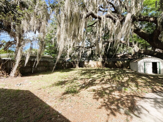 Building Photo - 1510 Altaloma Ave
